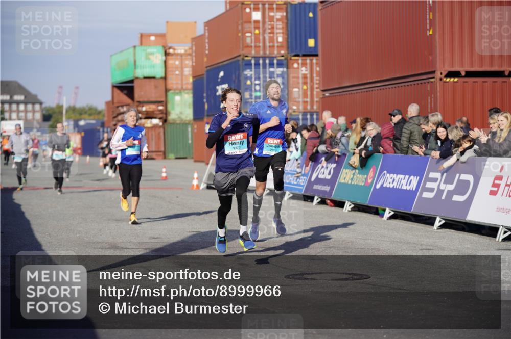 03.10.2025 - Köhlbrandbrückenlauf Michael Burmester http://msf.ph/oto/8999966 03.10.2025 10:04:28 Ziel 1025, 1080, 1177, 1308, 2029, 3301, 3379, 3516, 3791 meine-sportfotos.de