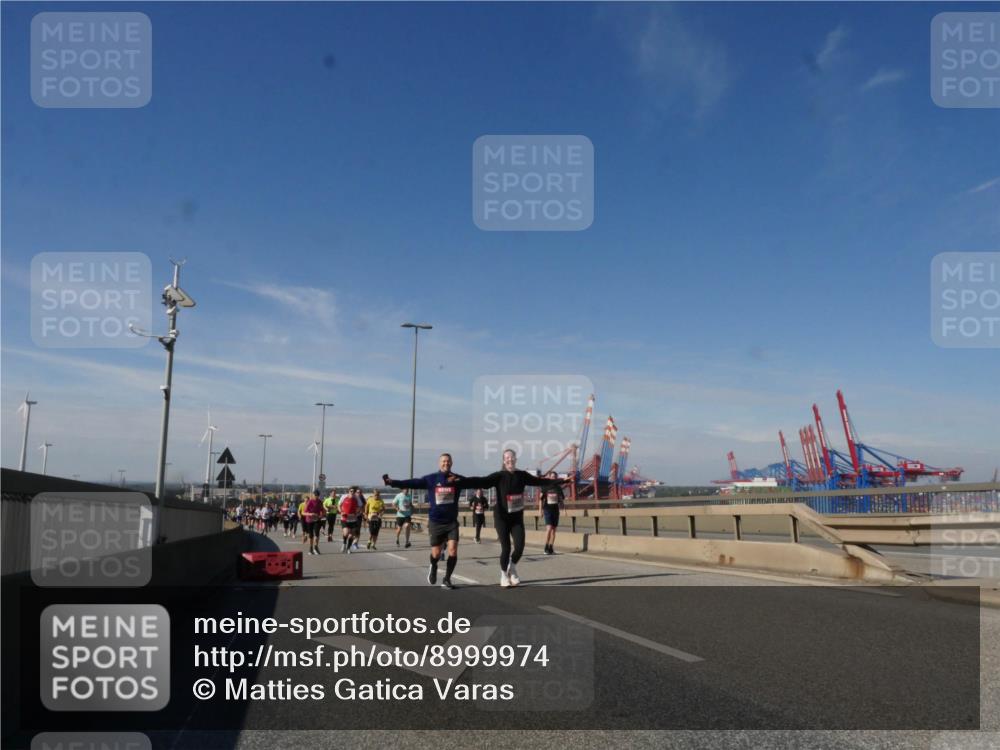 03.10.2025 - Köhlbrandbrückenlauf Matties Gatica Varas http://msf.ph/oto/8999974 03.10.2025 12:53:00 Position 2 111 meine-sportfotos.de