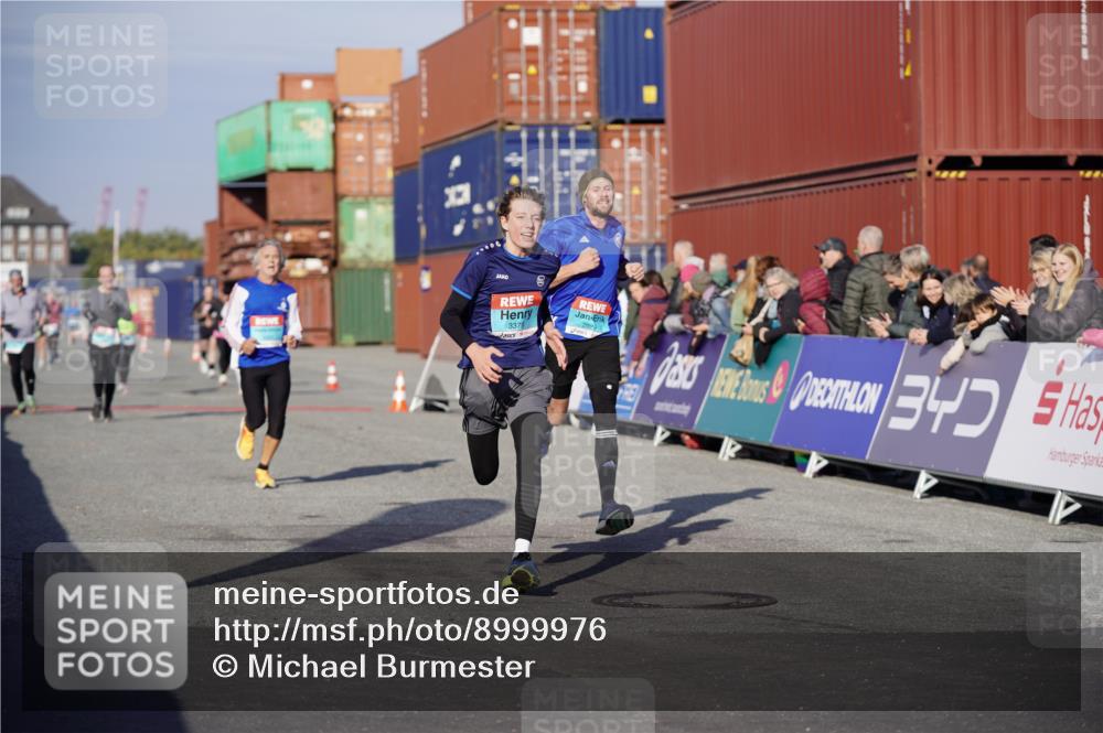 03.10.2025 - Köhlbrandbrückenlauf Michael Burmester http://msf.ph/oto/8999976 03.10.2025 10:04:28 Ziel 1025, 1080, 1177, 1308, 2029, 3301, 3379, 3516, 3791 meine-sportfotos.de