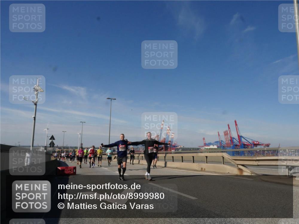 03.10.2025 - Köhlbrandbrückenlauf Matties Gatica Varas http://msf.ph/oto/8999980 03.10.2025 12:53:01 Position 2  meine-sportfotos.de