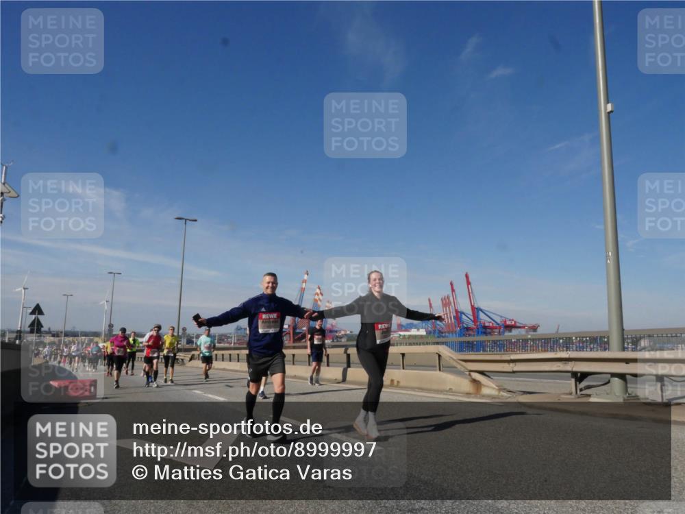 03.10.2025 - Köhlbrandbrückenlauf Matties Gatica Varas http://msf.ph/oto/8999997 03.10.2025 12:53:02 Position 2  meine-sportfotos.de
