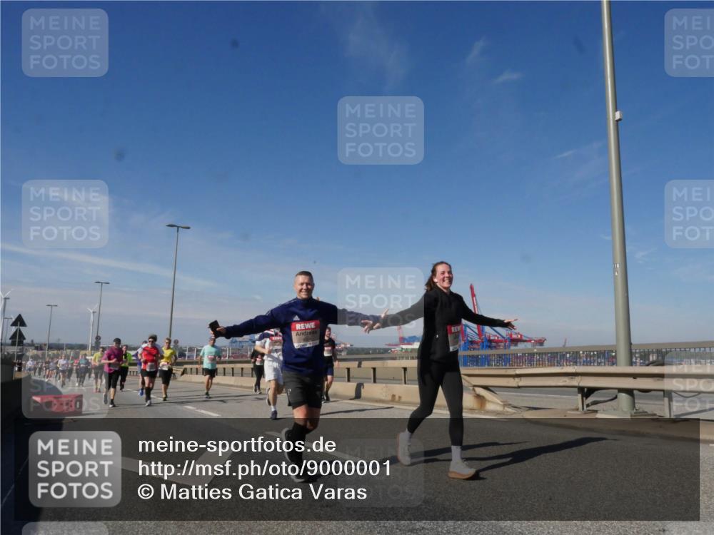03.10.2025 - Köhlbrandbrückenlauf Matties Gatica Varas http://msf.ph/oto/9000001 03.10.2025 12:53:03 Position 2 111, 118 meine-sportfotos.de