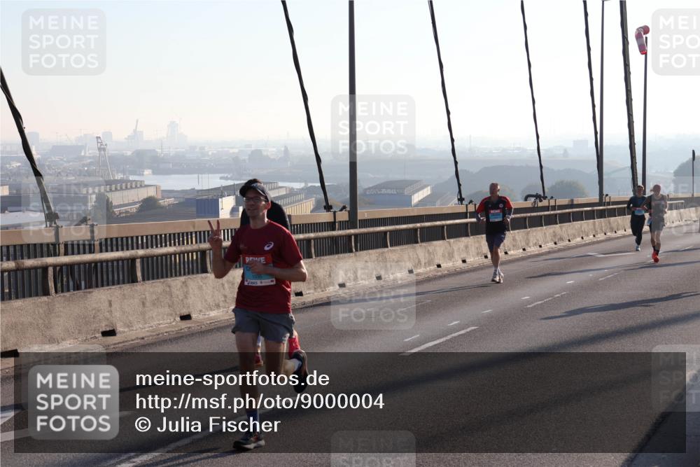 03.10.2025 - Köhlbrandbrückenlauf Julia Fischer http://msf.ph/oto/9000004 03.10.2025 09:19:47 Position 1  meine-sportfotos.de