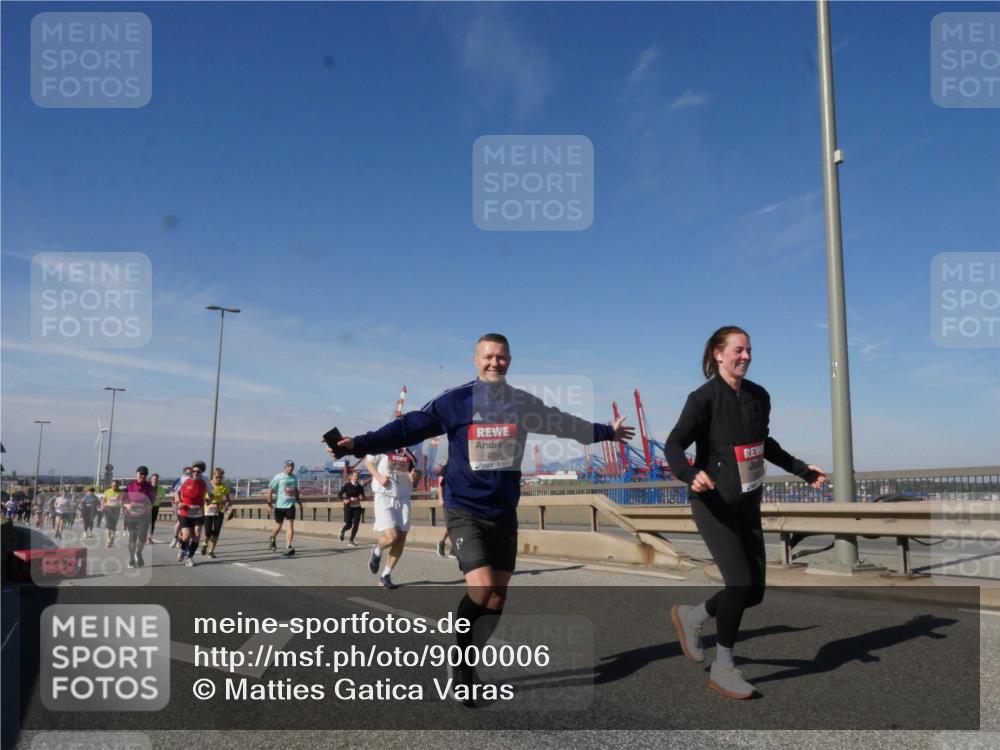 03.10.2025 - Köhlbrandbrückenlauf Matties Gatica Varas http://msf.ph/oto/9000006 03.10.2025 12:53:03 Position 2 111, 18 meine-sportfotos.de