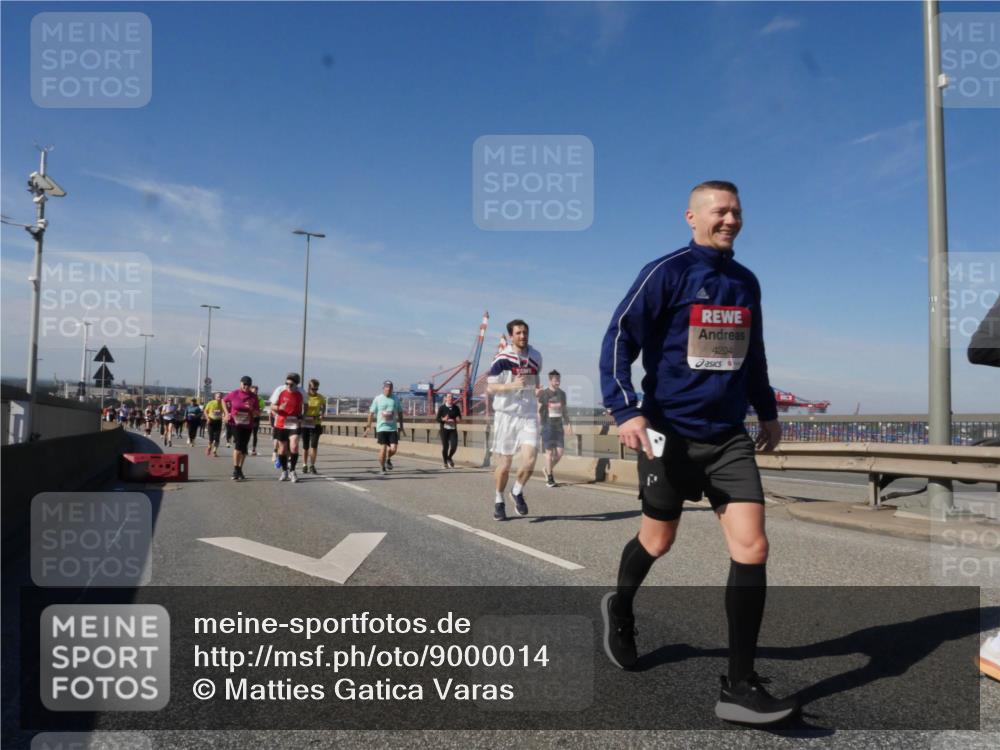 03.10.2025 - Köhlbrandbrückenlauf Matties Gatica Varas http://msf.ph/oto/9000014 03.10.2025 12:53:04 Position 2 111, 4204 meine-sportfotos.de