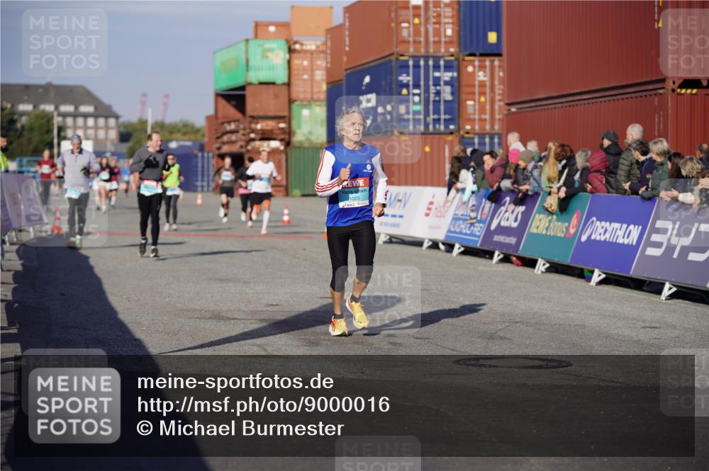 03.10.2025 - Köhlbrandbrückenlauf Michael Burmester http://msf.ph/oto/9000016 03.10.2025 10:04:30 Ziel 1025, 1073, 1080, 1308, 2029, 3379, 3516, 3791 meine-sportfotos.de