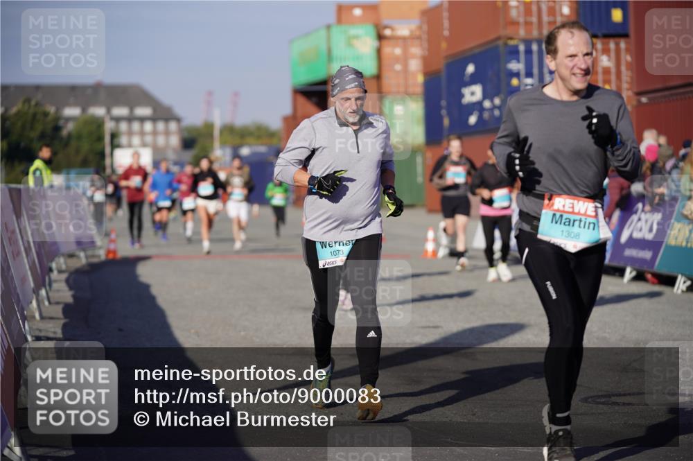 03.10.2025 - Köhlbrandbrückenlauf Michael Burmester http://msf.ph/oto/9000083 03.10.2025 10:04:35 Ziel 1025, 1073, 1218, 1308, 1623, 2029, 2672, 2822, 3160, 3379, 3799 meine-sportfotos.de