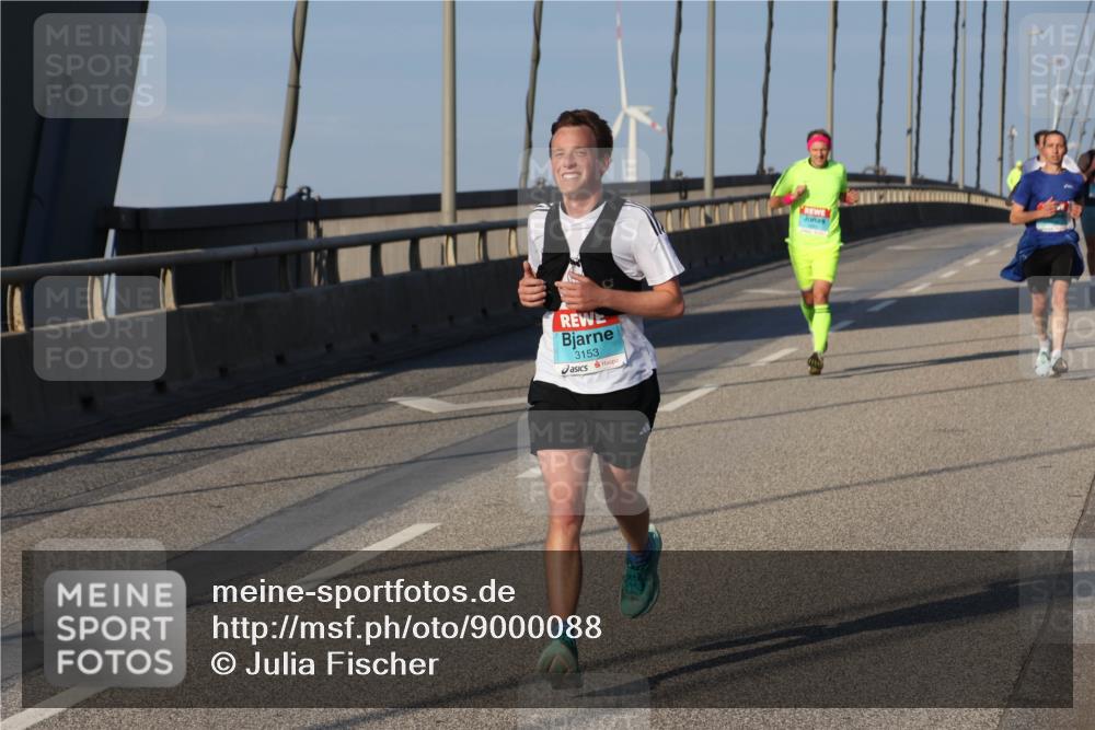 03.10.2025 - Köhlbrandbrückenlauf Julia Fischer http://msf.ph/oto/9000088 03.10.2025 09:33:36 Position 2 3153 meine-sportfotos.de