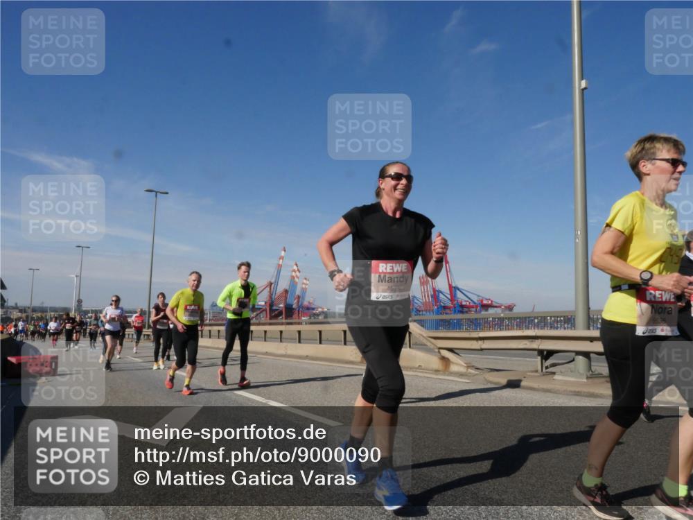 03.10.2025 - Köhlbrandbrückenlauf Matties Gatica Varas http://msf.ph/oto/9000090 03.10.2025 12:53:09 Position 2 4576, 118, 6636 meine-sportfotos.de