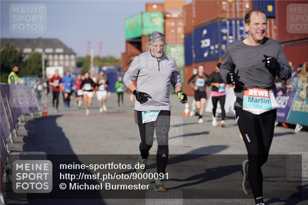 03.10.2025 - Köhlbrandbrückenlauf Michael Burmester http://msf.ph/oto/9000091 03.10.2025 10:04:35 Ziel 1025, 1073, 1218, 1308, 1623, 2029, 2672, 2822, 3160, 3379, 3799 meine-sportfotos.de