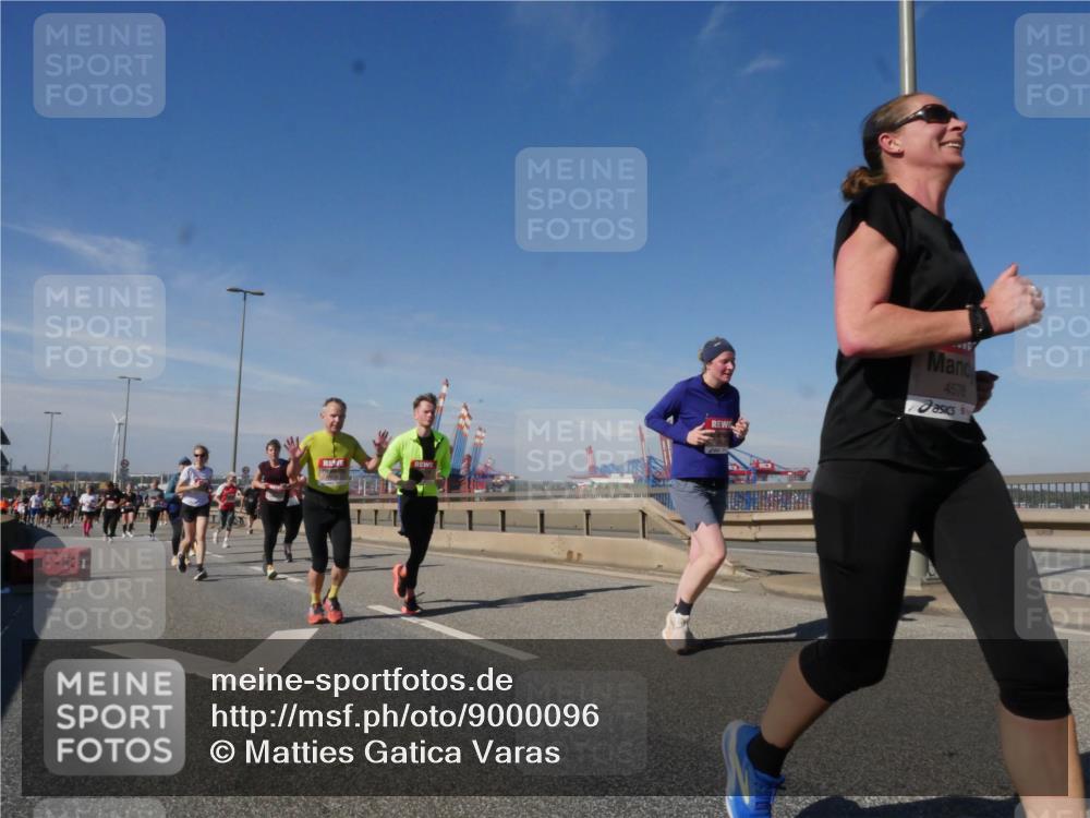 03.10.2025 - Köhlbrandbrückenlauf Matties Gatica Varas http://msf.ph/oto/9000096 03.10.2025 12:53:10 Position 2 4576 meine-sportfotos.de