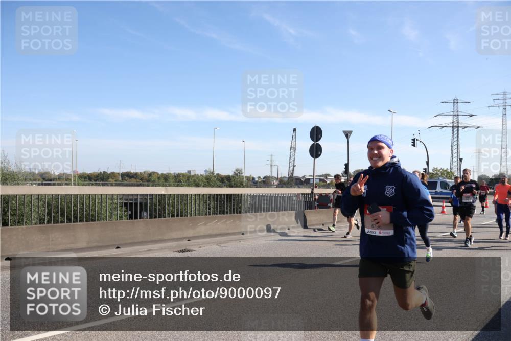 03.10.2025 - Köhlbrandbrückenlauf Julia Fischer http://msf.ph/oto/9000097 03.10.2025 12:14:32 Position 3 6798 meine-sportfotos.de