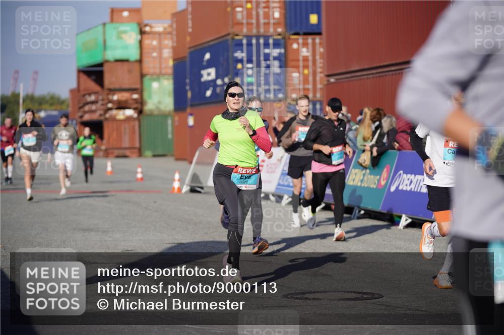03.10.2025 - Köhlbrandbrückenlauf Michael Burmester http://msf.ph/oto/9000113 03.10.2025 10:04:37 Ziel 1025, 1073, 1218, 1308, 1623, 2029, 2672, 2822, 3160, 3379, 3753, 3799, 3835 meine-sportfotos.de