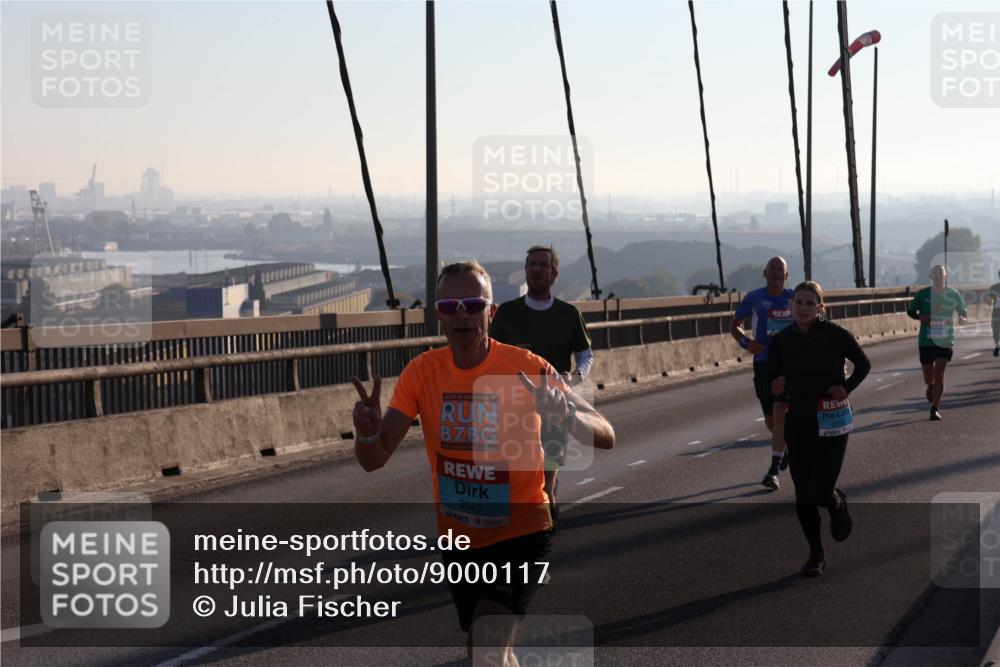 03.10.2025 - Köhlbrandbrückenlauf Julia Fischer http://msf.ph/oto/9000117 03.10.2025 09:20:17 Position 1 3043 meine-sportfotos.de