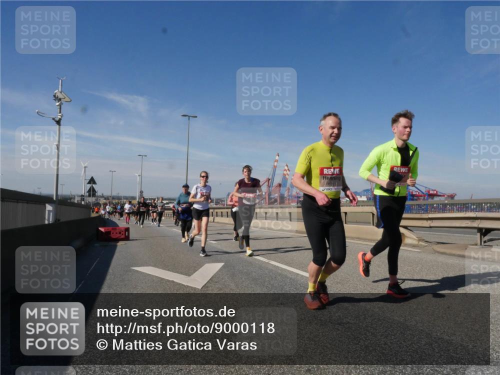 03.10.2025 - Köhlbrandbrückenlauf Matties Gatica Varas http://msf.ph/oto/9000118 03.10.2025 12:53:11 Position 2 6211 meine-sportfotos.de
