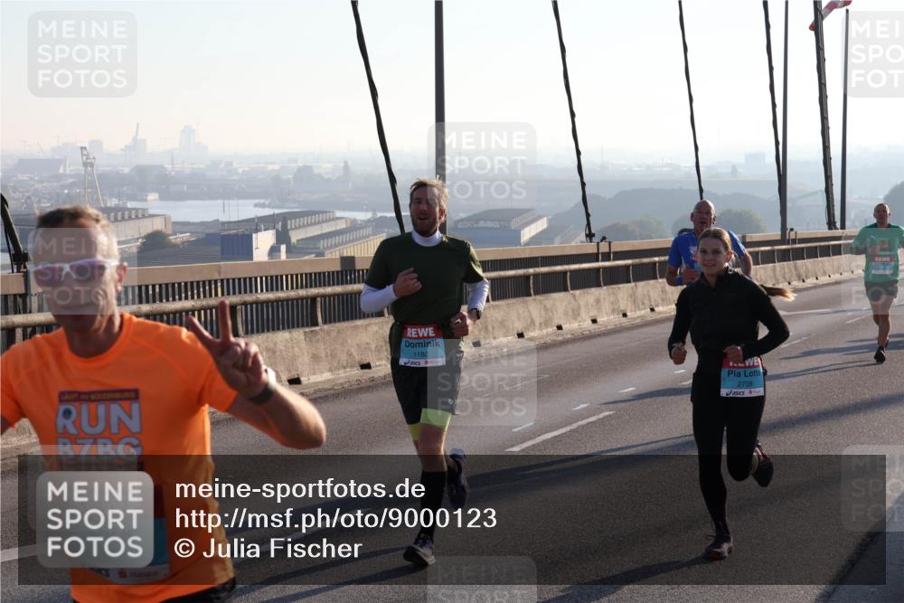 03.10.2025 - Köhlbrandbrückenlauf Julia Fischer http://msf.ph/oto/9000123 03.10.2025 09:20:18 Position 1 3043, 1180, 2708 meine-sportfotos.de