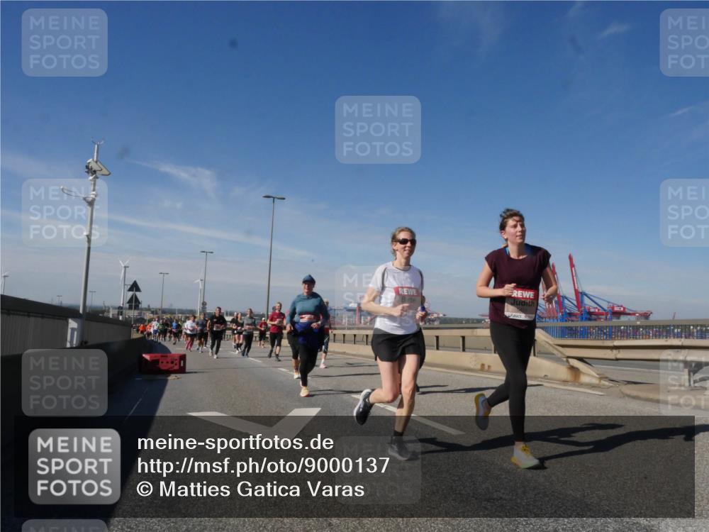 03.10.2025 - Köhlbrandbrückenlauf Matties Gatica Varas http://msf.ph/oto/9000137 03.10.2025 12:53:13 Position 2 5451 meine-sportfotos.de