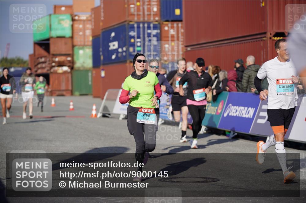 03.10.2025 - Köhlbrandbrückenlauf Michael Burmester http://msf.ph/oto/9000145 03.10.2025 10:04:37 Ziel 1025, 1073, 1218, 1308, 1623, 2029, 2672, 2822, 3160, 3379, 3753, 3799, 3835 meine-sportfotos.de