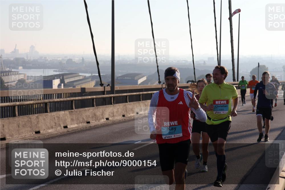 03.10.2025 - Köhlbrandbrückenlauf Julia Fischer http://msf.ph/oto/9000154 03.10.2025 09:20:24 Position 1 1083, 3527 meine-sportfotos.de