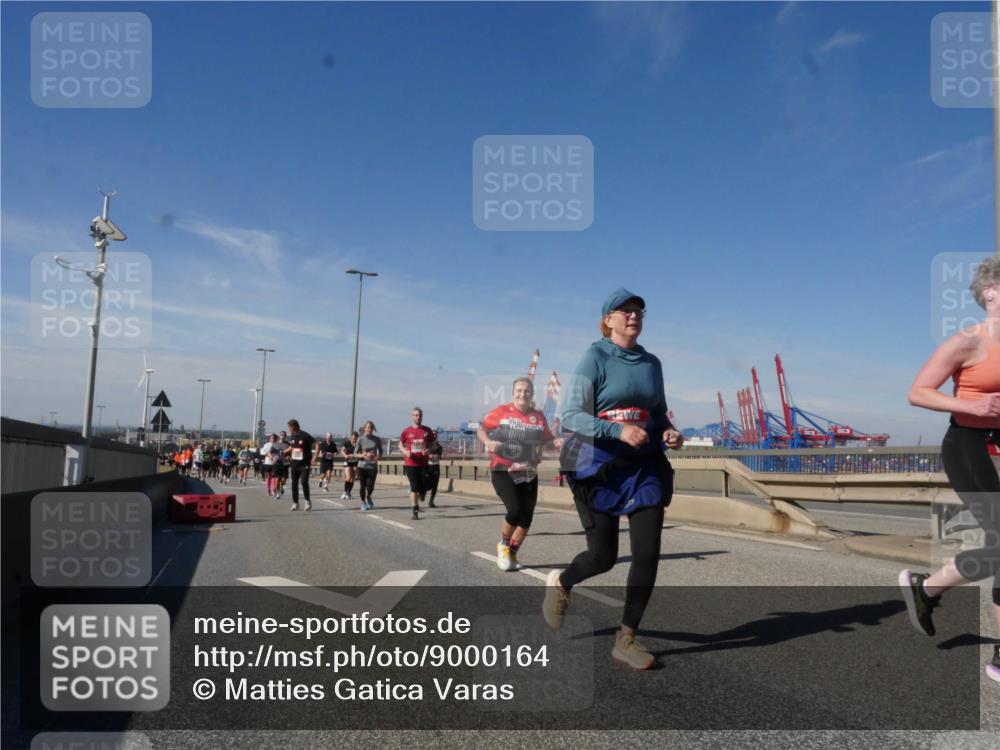 03.10.2025 - Köhlbrandbrückenlauf Matties Gatica Varas http://msf.ph/oto/9000164 03.10.2025 12:53:15 Position 2  meine-sportfotos.de