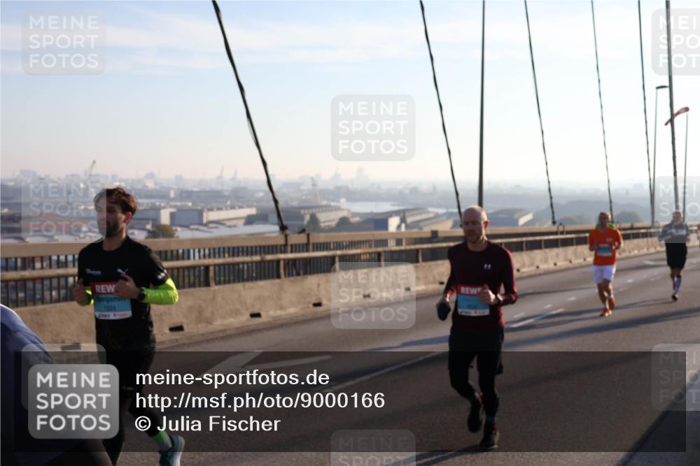 03.10.2025 - Köhlbrandbrückenlauf Julia Fischer http://msf.ph/oto/9000166 03.10.2025 09:20:29 Position 1  meine-sportfotos.de