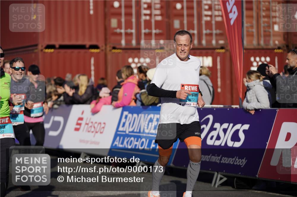 03.10.2025 - Köhlbrandbrückenlauf Michael Burmester http://msf.ph/oto/9000173 03.10.2025 10:04:38 Ziel 1073, 1218, 1225, 1308, 1623, 2029, 2672, 2822, 3160, 3379, 3753, 3799, 3835 meine-sportfotos.de