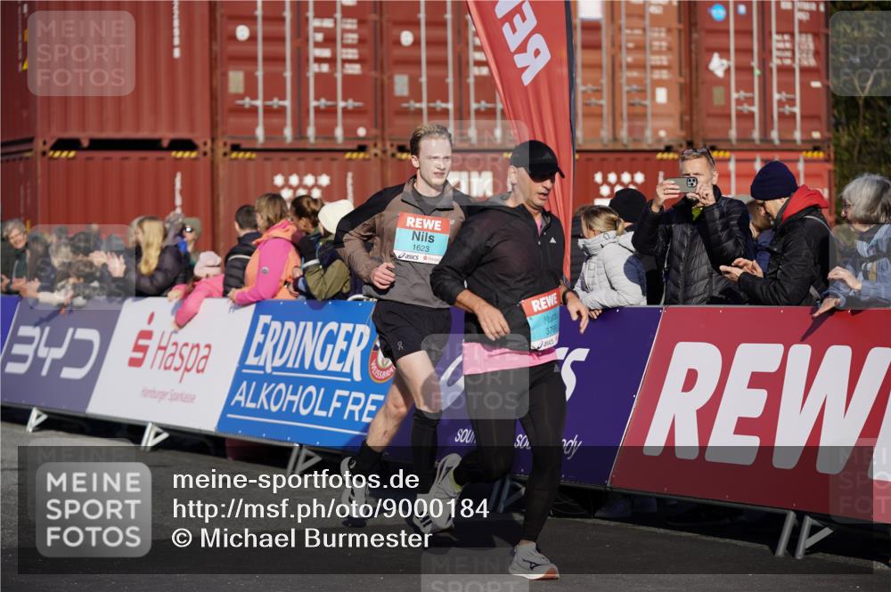 03.10.2025 - Köhlbrandbrückenlauf Michael Burmester http://msf.ph/oto/9000184 03.10.2025 10:04:39 Ziel 1073, 1218, 1225, 1308, 1623, 2672, 2822, 3160, 3753, 3799, 3835 meine-sportfotos.de