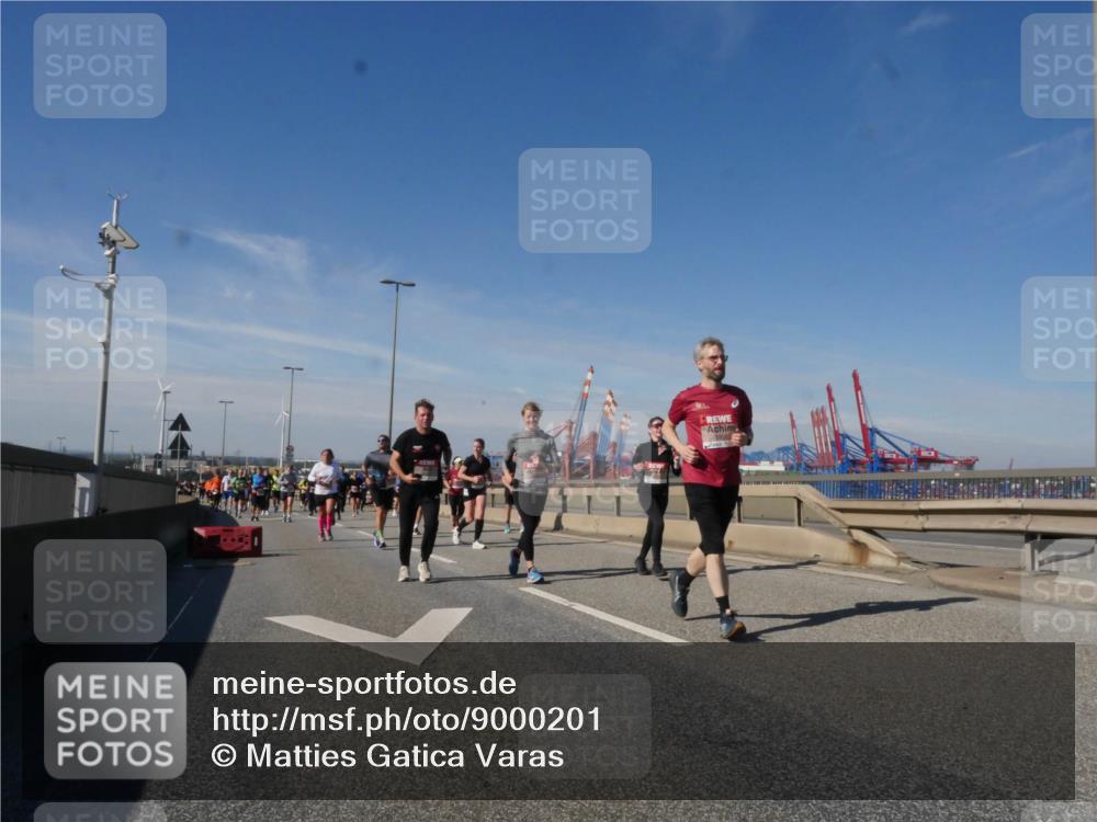03.10.2025 - Köhlbrandbrückenlauf Matties Gatica Varas http://msf.ph/oto/9000201 03.10.2025 12:53:18 Position 2  meine-sportfotos.de