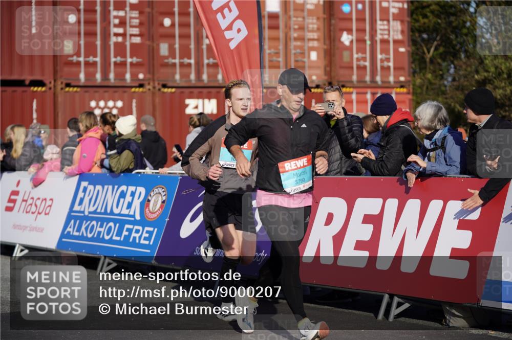 03.10.2025 - Köhlbrandbrückenlauf Michael Burmester http://msf.ph/oto/9000207 03.10.2025 10:04:39 Ziel 1073, 1218, 1225, 1308, 1623, 2672, 2822, 3160, 3753, 3799, 3835 meine-sportfotos.de