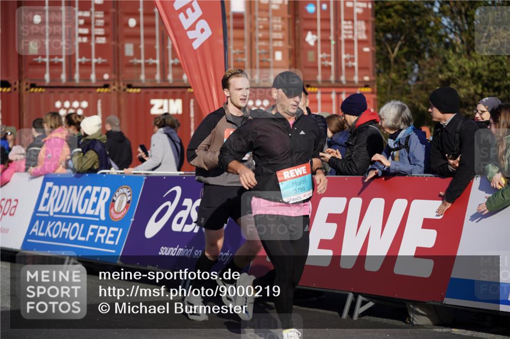 03.10.2025 - Köhlbrandbrückenlauf Michael Burmester http://msf.ph/oto/9000219 03.10.2025 10:04:40 Ziel 1073, 1218, 1225, 1236, 1308, 1623, 2672, 2822, 3117, 3160, 3753, 3799, 3835 meine-sportfotos.de