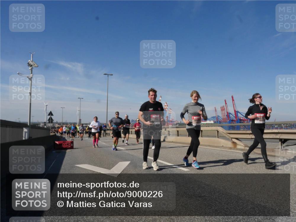 03.10.2025 - Köhlbrandbrückenlauf Matties Gatica Varas http://msf.ph/oto/9000226 03.10.2025 12:53:19 Position 2  meine-sportfotos.de
