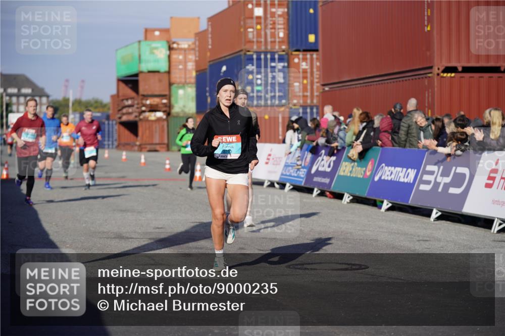 03.10.2025 - Köhlbrandbrückenlauf Michael Burmester http://msf.ph/oto/9000235 03.10.2025 10:04:41 Ziel 1073, 1218, 1225, 1236, 1623, 2672, 2714, 2822, 3117, 3160, 3753, 3799, 3835 meine-sportfotos.de