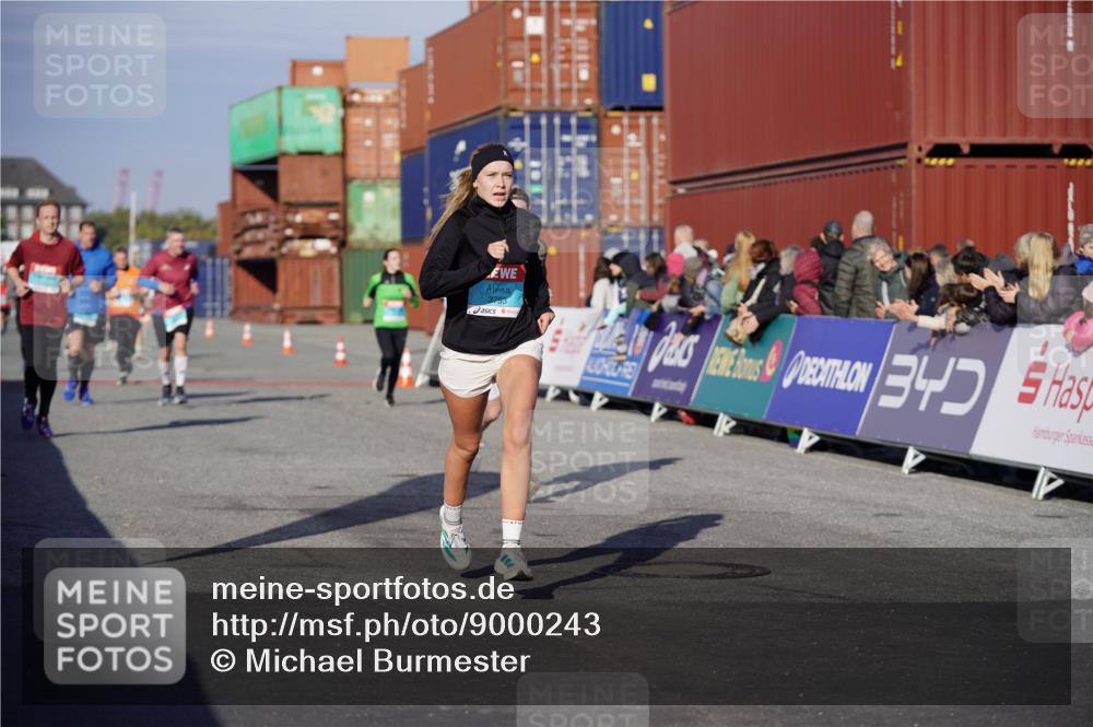 03.10.2025 - Köhlbrandbrückenlauf Michael Burmester http://msf.ph/oto/9000243 03.10.2025 10:04:41 Ziel 1073, 1218, 1225, 1236, 1623, 2672, 2714, 2822, 3117, 3160, 3753, 3799, 3835 meine-sportfotos.de