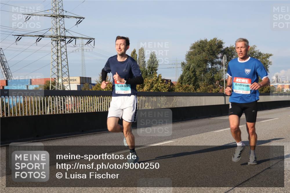 03.10.2025 - Köhlbrandbrückenlauf Luisa Fischer http://msf.ph/oto/9000250 03.10.2025 10:42:04 Position 3 780, 3226, 3078 meine-sportfotos.de