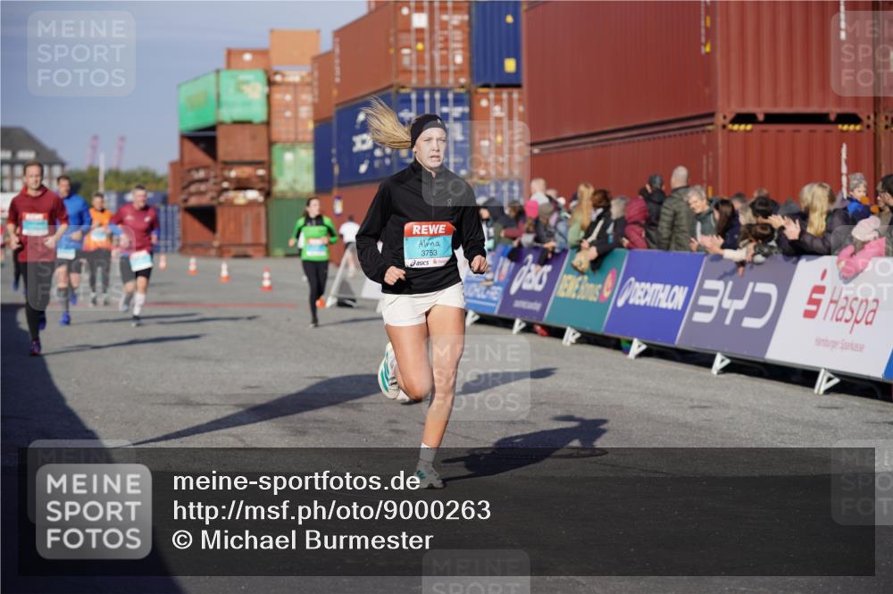03.10.2025 - Köhlbrandbrückenlauf Michael Burmester http://msf.ph/oto/9000263 03.10.2025 10:04:41 Ziel 1073, 1218, 1225, 1236, 1623, 2672, 2714, 2822, 3117, 3160, 3753, 3799, 3835 meine-sportfotos.de