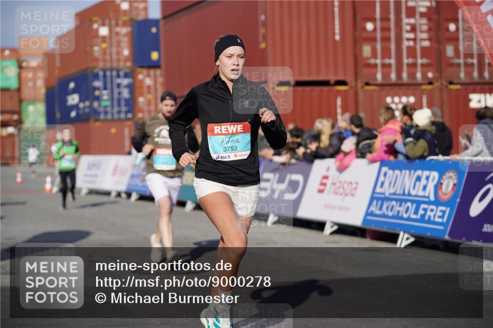 03.10.2025 - Köhlbrandbrückenlauf Michael Burmester http://msf.ph/oto/9000278 03.10.2025 10:04:42 Ziel 1218, 1225, 1236, 1447, 1623, 2672, 2714, 2822, 3117, 3160, 3753, 3799, 3835 meine-sportfotos.de