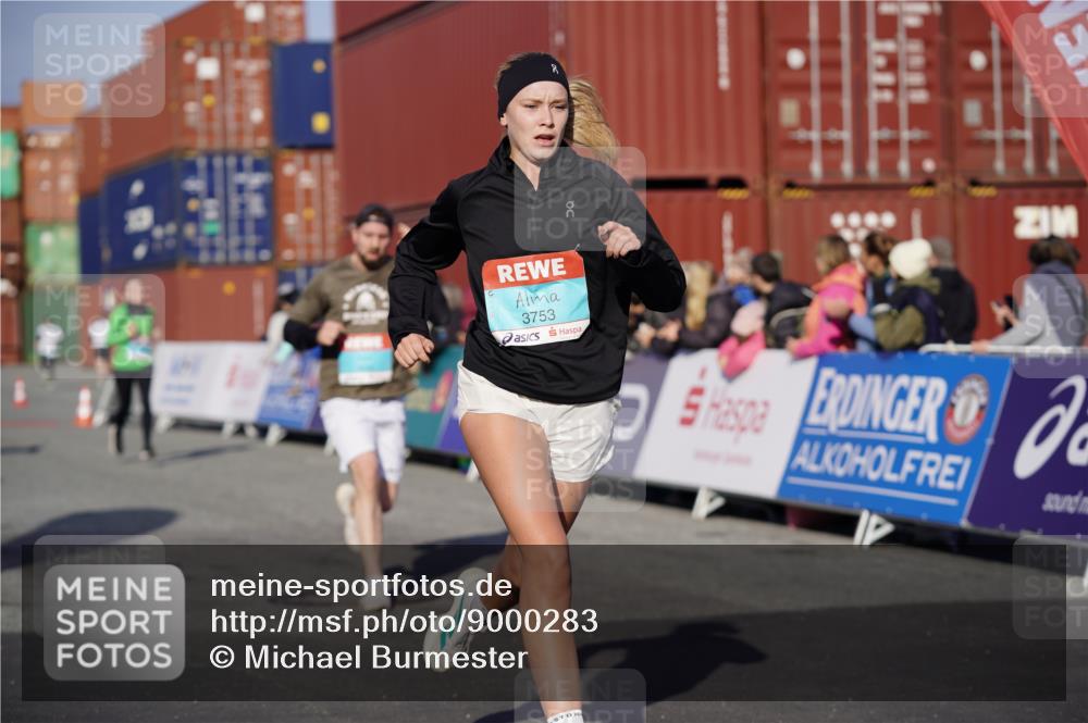 03.10.2025 - Köhlbrandbrückenlauf Michael Burmester http://msf.ph/oto/9000283 03.10.2025 10:04:42 Ziel 1218, 1225, 1236, 1447, 1623, 2672, 2714, 2822, 3117, 3160, 3753, 3799, 3835 meine-sportfotos.de