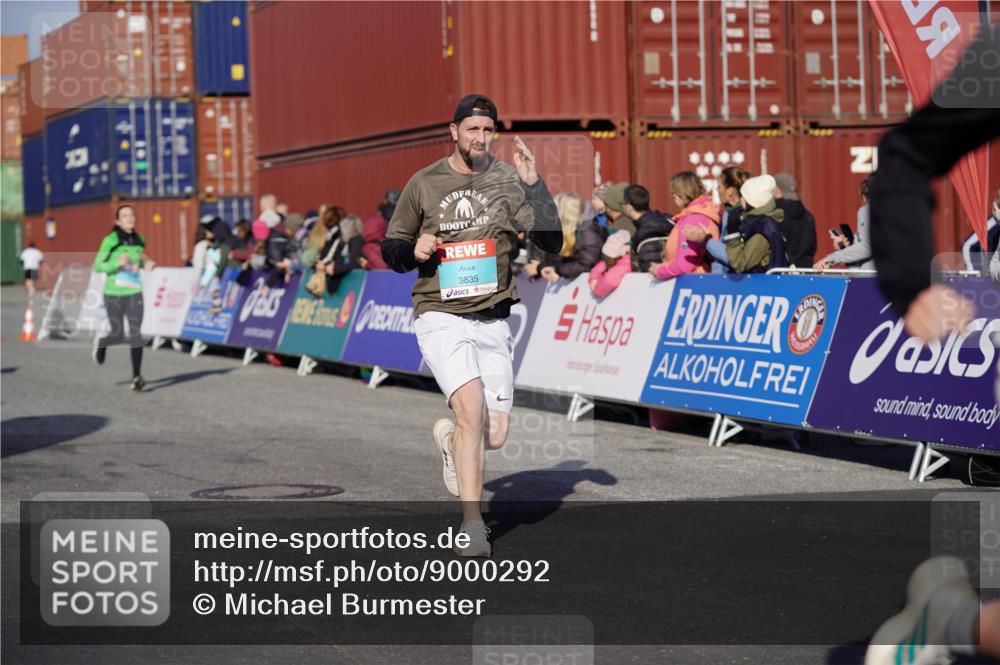 03.10.2025 - Köhlbrandbrückenlauf Michael Burmester http://msf.ph/oto/9000292 03.10.2025 10:04:43 Ziel 1218, 1225, 1236, 1447, 1623, 2672, 2714, 2822, 3117, 3160, 3753, 3799, 3835 meine-sportfotos.de