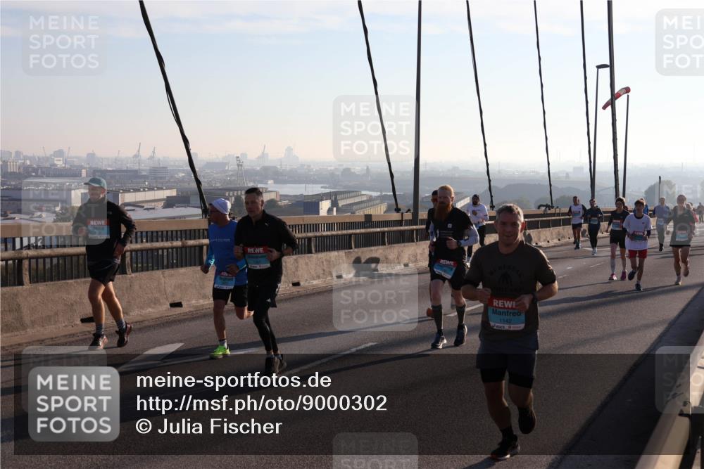 03.10.2025 - Köhlbrandbrückenlauf Julia Fischer http://msf.ph/oto/9000302 03.10.2025 09:20:54 Position 1 1142 meine-sportfotos.de