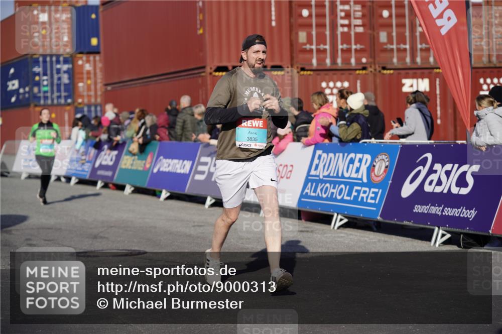 03.10.2025 - Köhlbrandbrückenlauf Michael Burmester http://msf.ph/oto/9000313 03.10.2025 10:04:43 Ziel 1218, 1225, 1236, 1447, 1623, 2672, 2714, 2822, 3117, 3160, 3753, 3799, 3835 meine-sportfotos.de