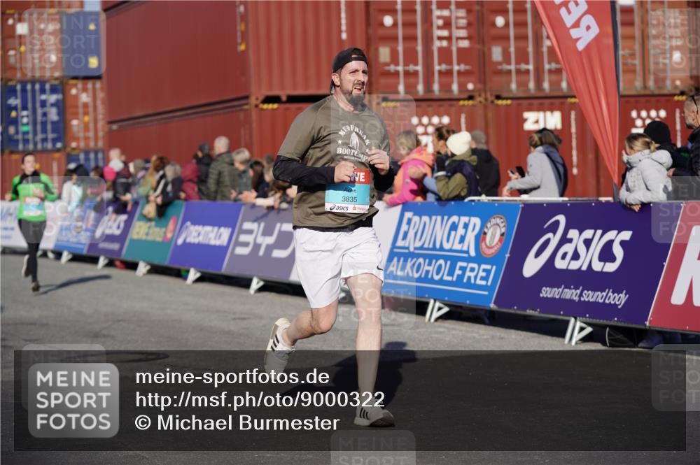 03.10.2025 - Köhlbrandbrückenlauf Michael Burmester http://msf.ph/oto/9000322 03.10.2025 10:04:43 Ziel 1218, 1225, 1236, 1447, 1623, 2672, 2714, 2822, 3117, 3160, 3753, 3799, 3835 meine-sportfotos.de