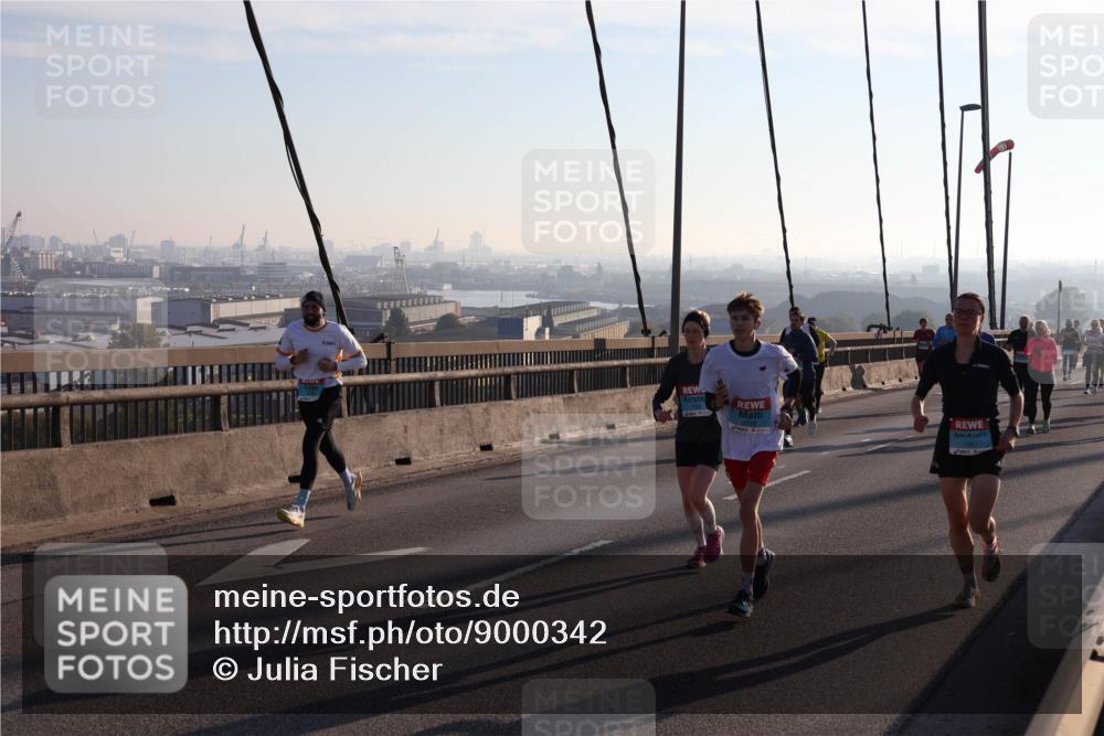 03.10.2025 - Köhlbrandbrückenlauf Julia Fischer http://msf.ph/oto/9000342 03.10.2025 09:20:57 Position 1  meine-sportfotos.de