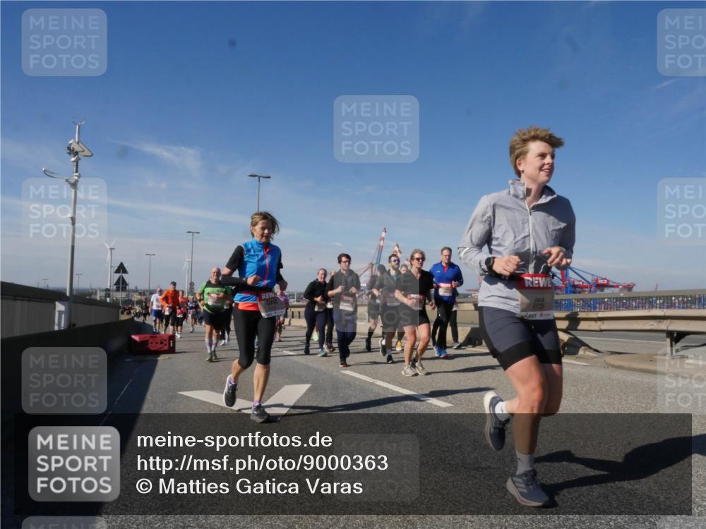 03.10.2025 - Köhlbrandbrückenlauf Matties Gatica Varas http://msf.ph/oto/9000363 03.10.2025 12:53:28 Position 2 6728 meine-sportfotos.de