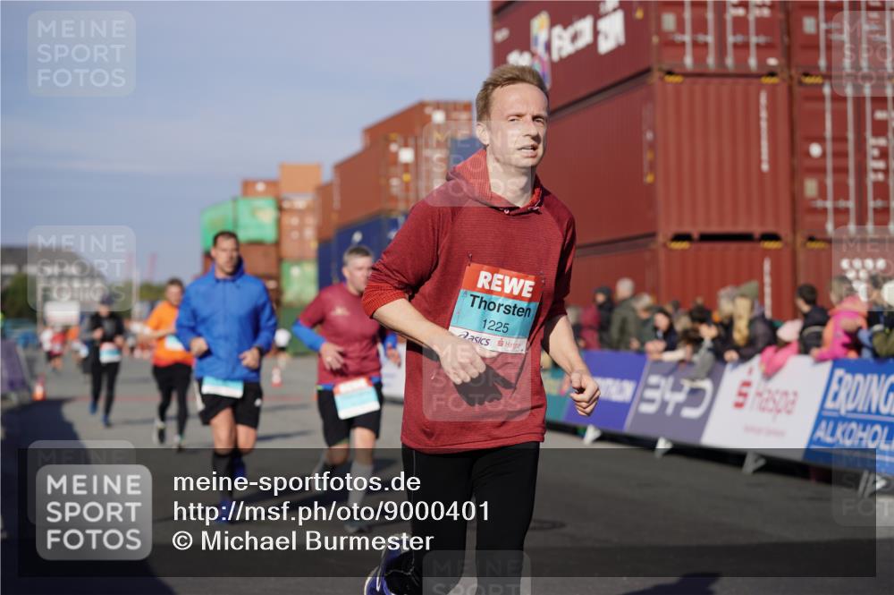 03.10.2025 - Köhlbrandbrückenlauf Michael Burmester http://msf.ph/oto/9000401 03.10.2025 10:04:46 Ziel 1218, 1225, 1236, 1403, 1447, 1457, 1623, 2714, 3117, 3160, 3753, 3835 meine-sportfotos.de