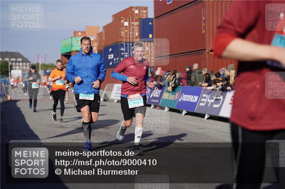 03.10.2025 - Köhlbrandbrückenlauf Michael Burmester http://msf.ph/oto/9000410 03.10.2025 10:04:47 Ziel 1225, 1236, 1403, 1447, 1457, 1623, 2714, 3117, 3753, 3812, 3835 meine-sportfotos.de