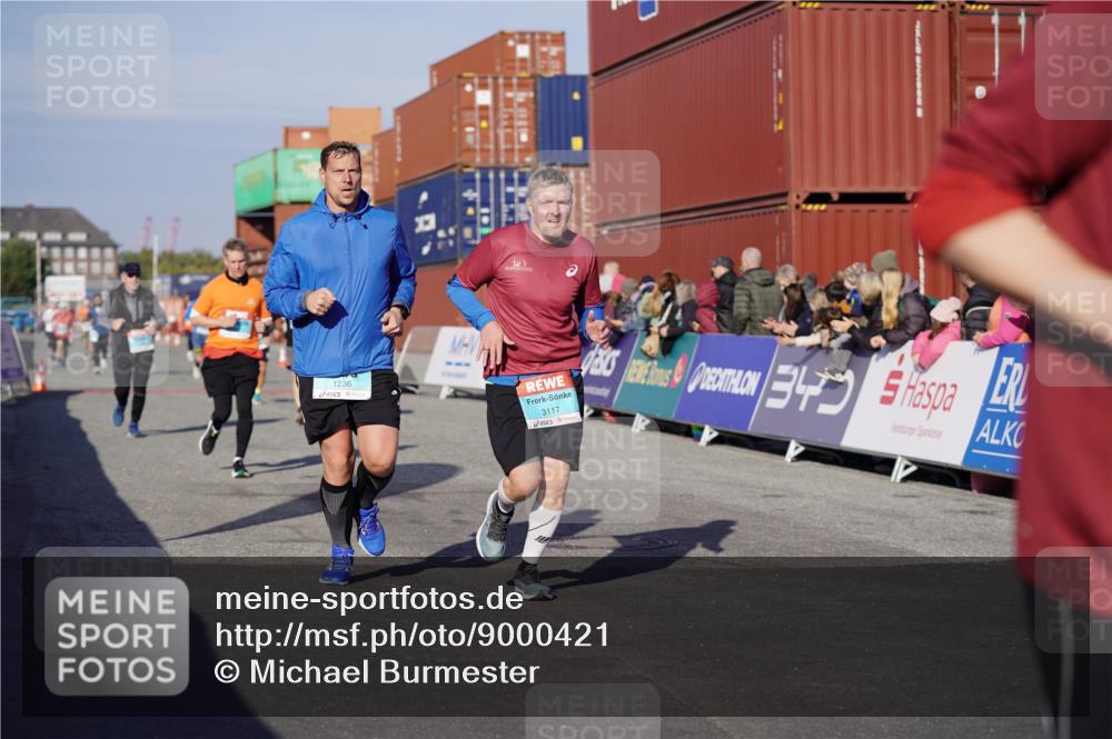 03.10.2025 - Köhlbrandbrückenlauf Michael Burmester http://msf.ph/oto/9000421 03.10.2025 10:04:47 Ziel 1225, 1236, 1403, 1447, 1457, 1623, 2714, 3117, 3753, 3812, 3835 meine-sportfotos.de