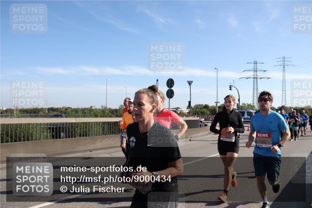 03.10.2025 - Köhlbrandbrückenlauf Julia Fischer http://msf.ph/oto/9000434 03.10.2025 12:15:17 Position 3 262, 6821, 6722 meine-sportfotos.de
