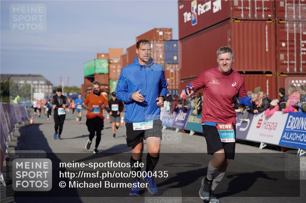 03.10.2025 - Köhlbrandbrückenlauf Michael Burmester http://msf.ph/oto/9000435 03.10.2025 10:04:48 Ziel 1225, 1236, 1403, 1447, 1457, 2714, 3117, 3753, 3812, 3835 meine-sportfotos.de