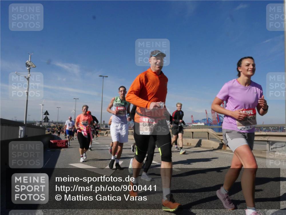 03.10.2025 - Köhlbrandbrückenlauf Matties Gatica Varas http://msf.ph/oto/9000441 03.10.2025 12:53:34 Position 2 47, 5776, 6662 meine-sportfotos.de