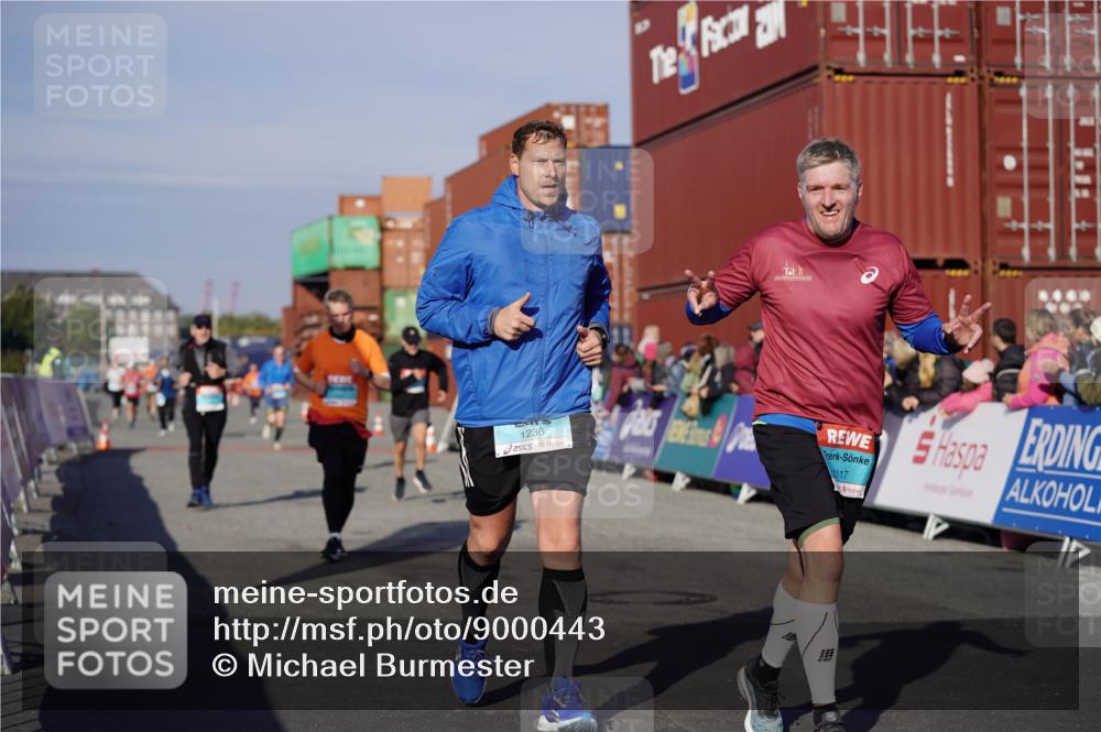 03.10.2025 - Köhlbrandbrückenlauf Michael Burmester http://msf.ph/oto/9000443 03.10.2025 10:04:48 Ziel 1225, 1236, 1403, 1447, 1457, 2714, 3117, 3753, 3812, 3835 meine-sportfotos.de